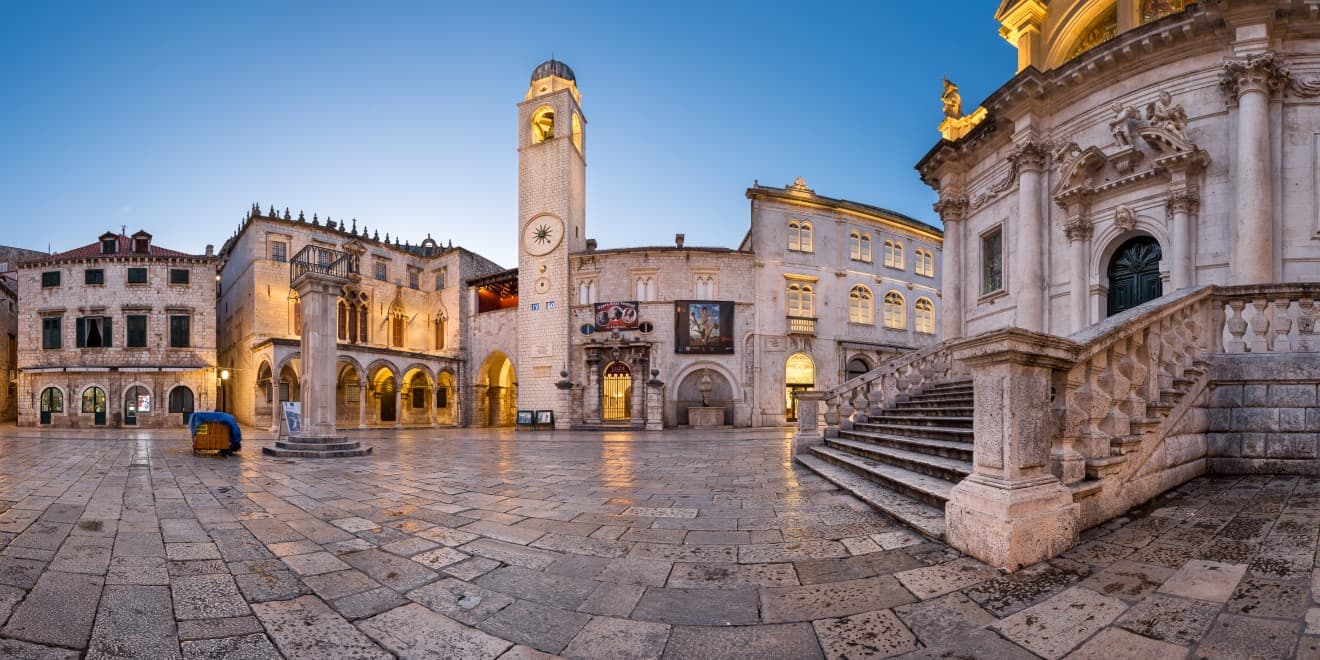 Sponza-Palastes und der Orlanda-Säule in Dubrovnik, Kroatien